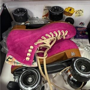 Fuchsia Pink Suede Roller Skates by Moxi size 7